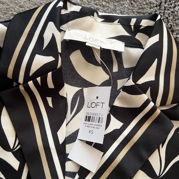 LOFT Abstract Print Loose Fit Blouse - Picture 2 of 3